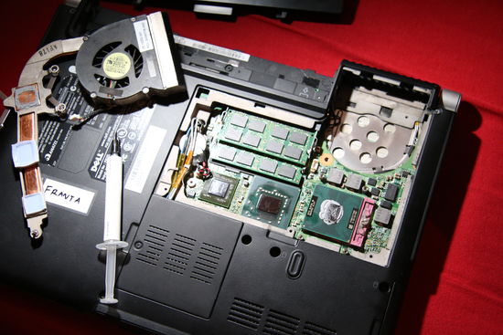 Dell XPS M1330 – oprava chladiče – doplnění teplovodivé pasty