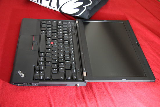 ThinkPad X230 – plně otevřený notebook