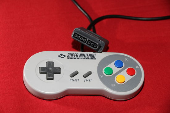 konektor ovladače k Nintendo SNES