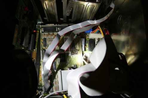 vnitřek počítače 386 – řadič disků, mechanik a portů