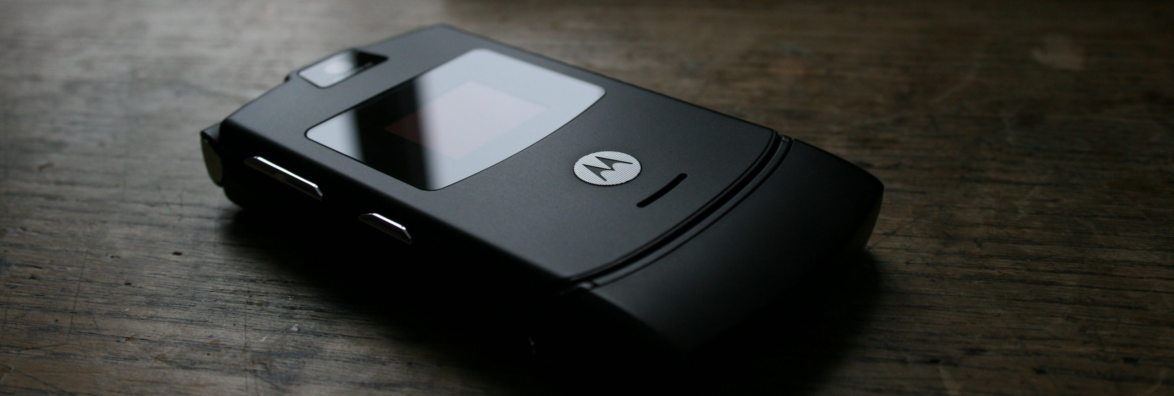 VUELVEN MÓVILES VIEJOS  Adiós a los 'smartphones': vuelven los antiguos  teléfonos de tapa