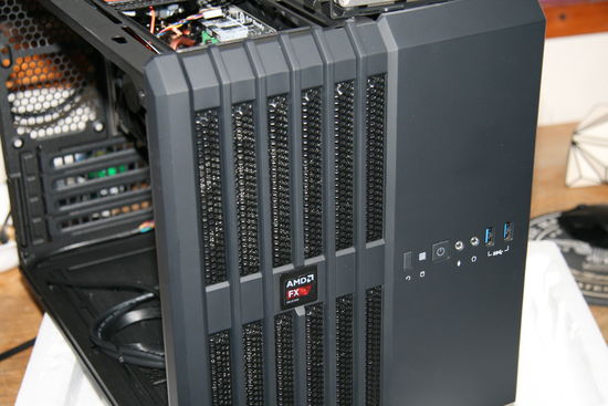 pracovní stanice s AMD osmijádrem