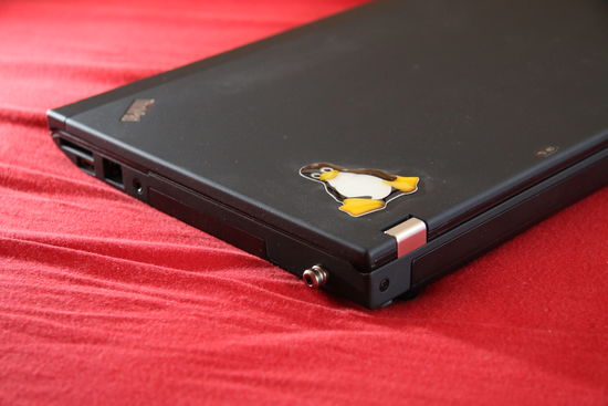 ThinkPad X230 – panty, ethernet/RJ-45, čtečka karet a USB port, úchyt pro zámek Kensington